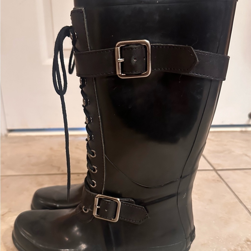 Bcbg rain boots